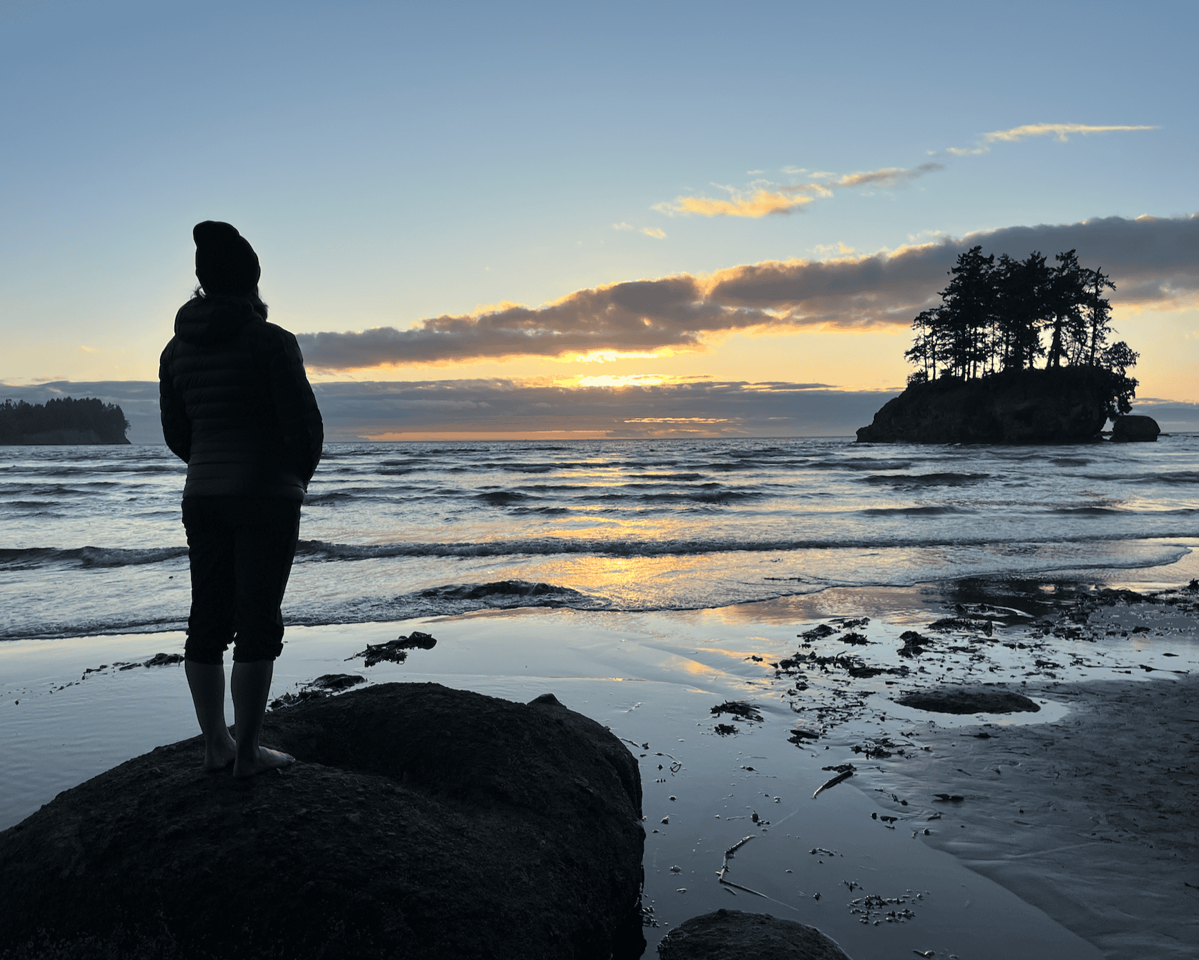 Second Beach is one of the most accessible trails on this guide of the best overnight backpacking trips in Washington. It is a great experience to get a different type of experience of the coast.